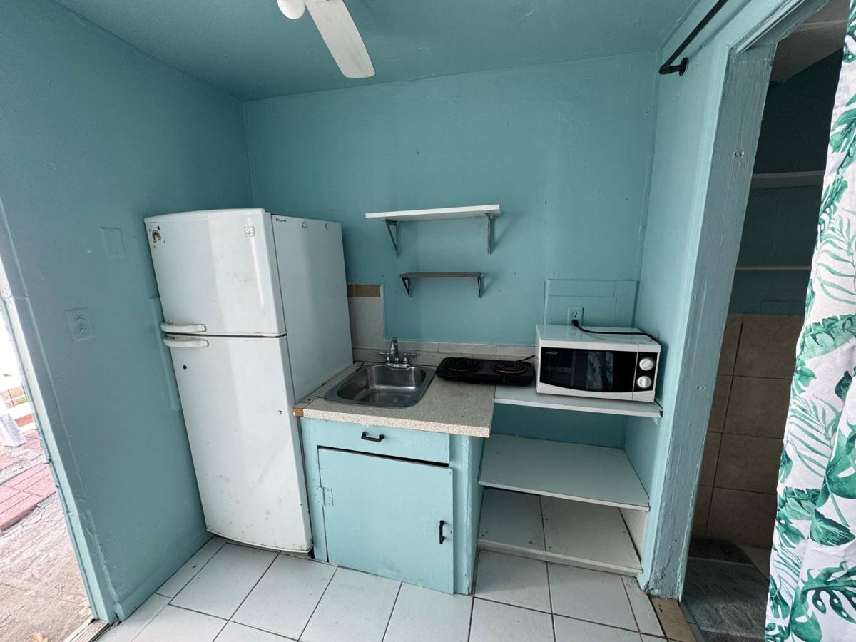 Apartment for rent at 915 Forest Hill Blvd #B, West Palm Beach, FL 33405