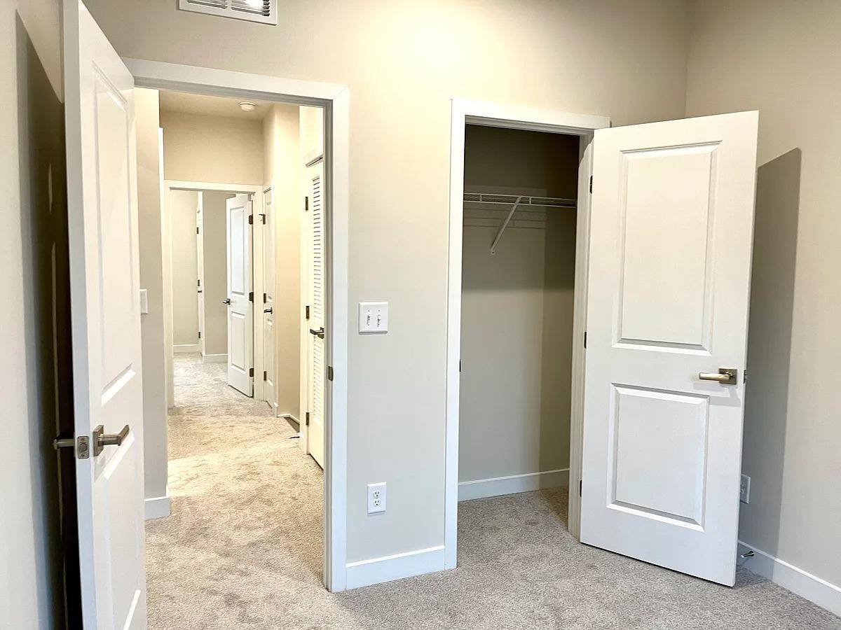 Townhouse for rent at 4125 Auburn Oak Lane, Charlotte, NC 28208