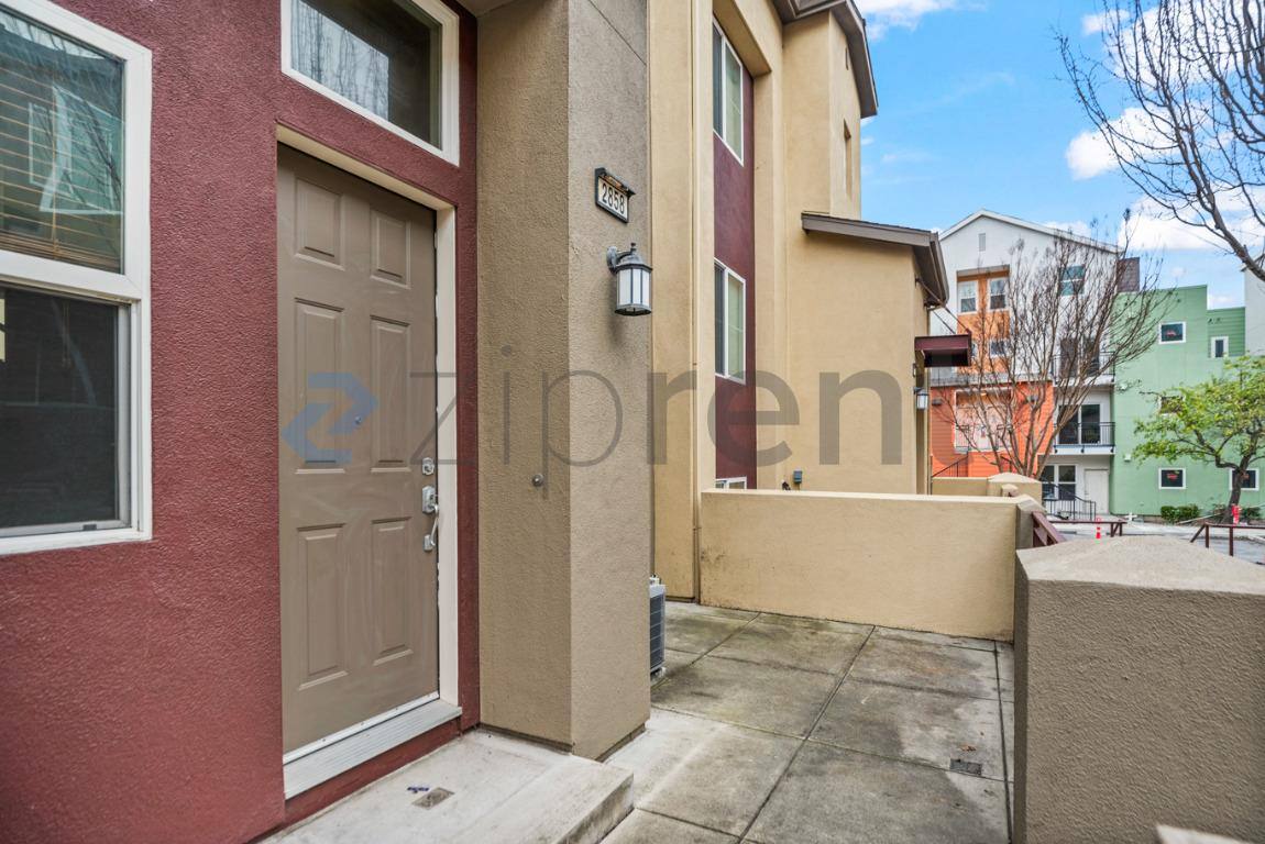 Townhouse for rent at 2858 10th St, San Pablo, CA 94806