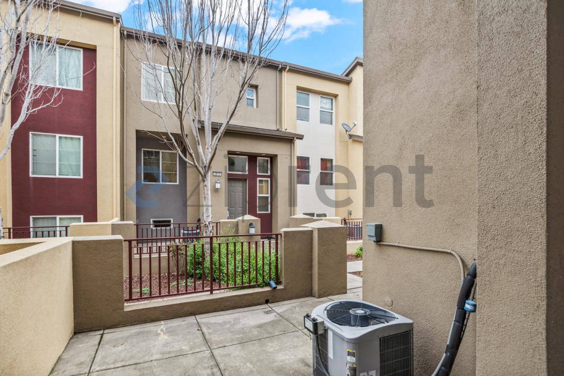 Townhouse for rent at 2858 10th St, San Pablo, CA 94806