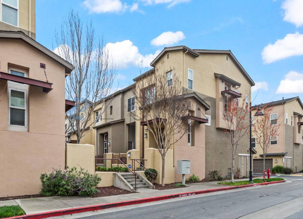 Townhouse for rent at 2858 10th St, San Pablo, CA 94806