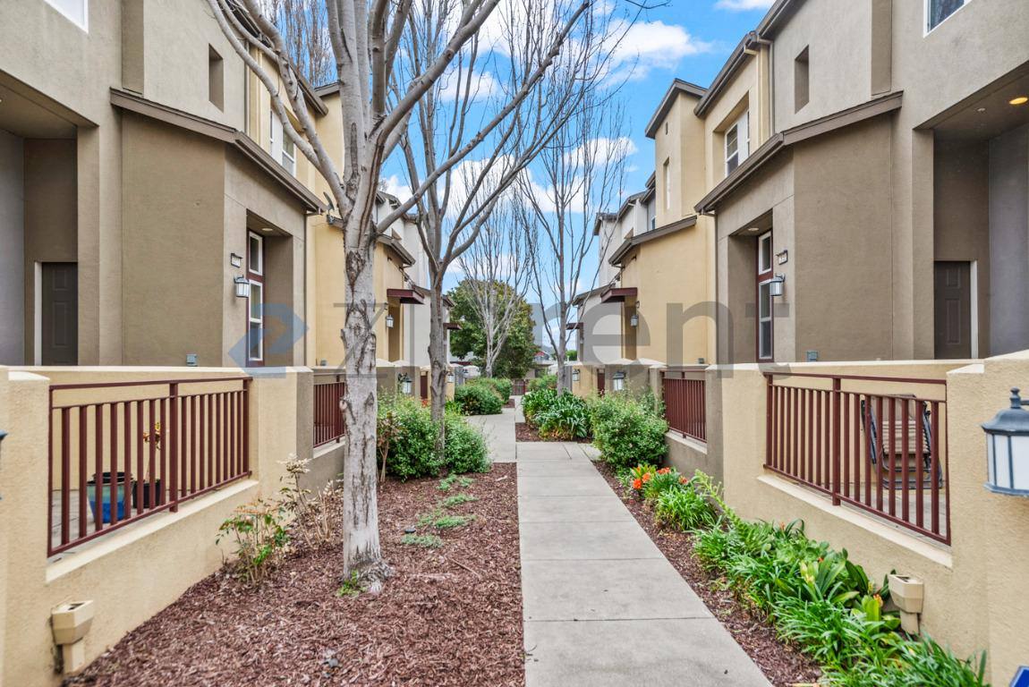 Townhouse for rent at 2858 10th St, San Pablo, CA 94806