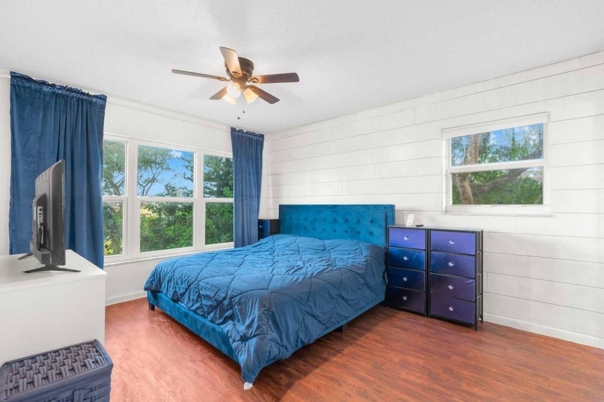 Apartment for rent at 1101 Crystal Lake Dr, Pompano Beach, FL 33064