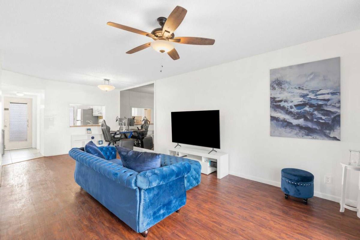 Apartment for rent at 1101 Crystal Lake Dr, Pompano Beach, FL 33064