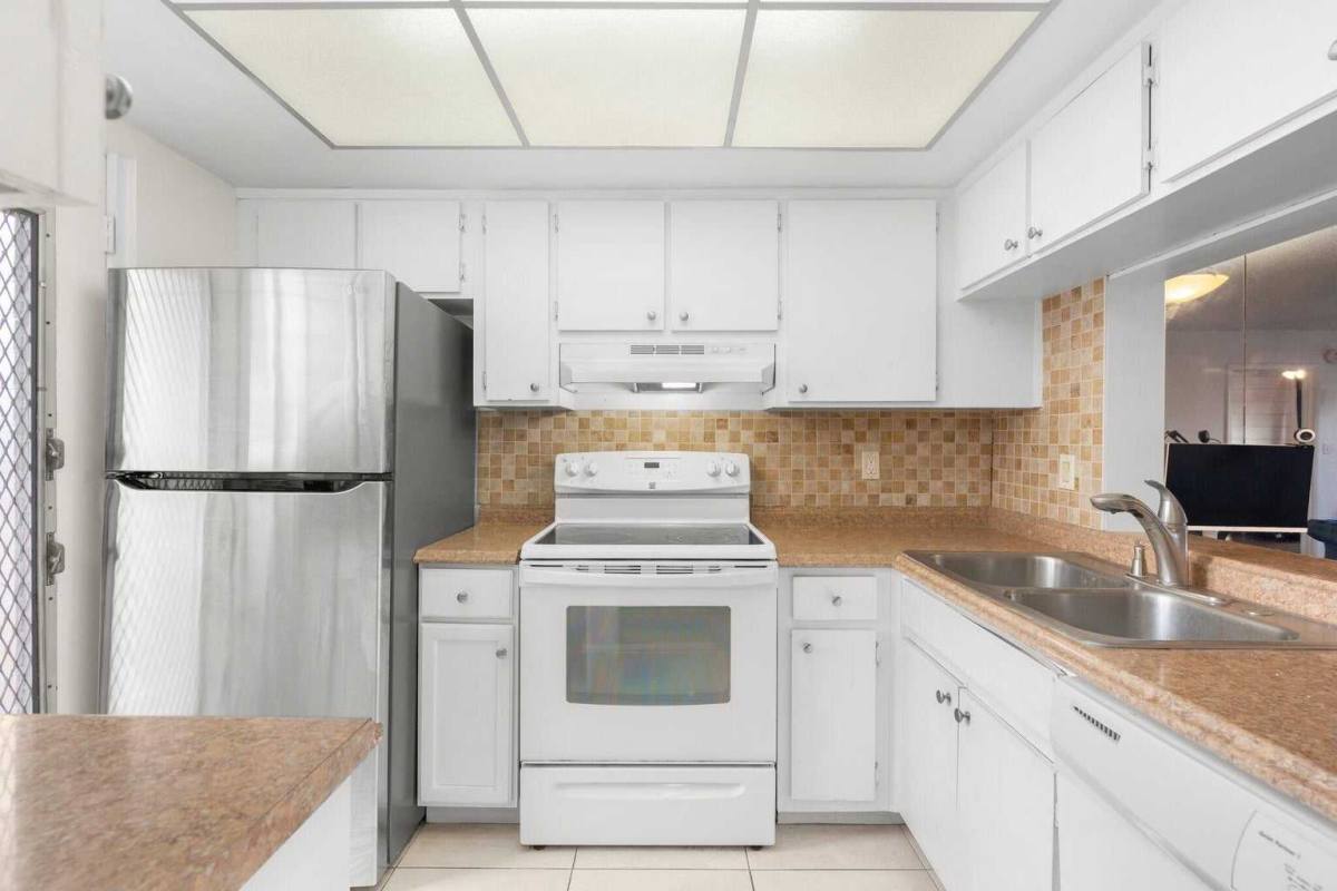 Apartment for rent at 1101 Crystal Lake Dr, Pompano Beach, FL 33064
