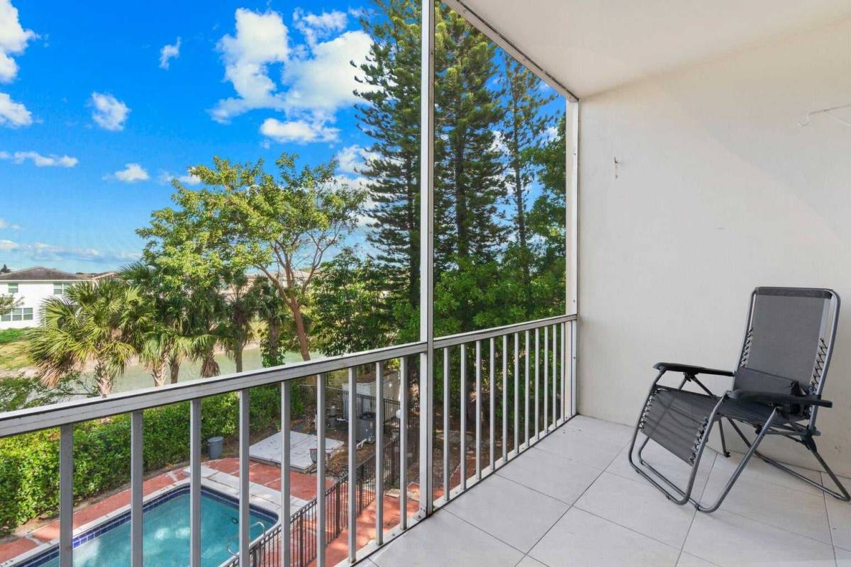 Apartment for rent at 1101 Crystal Lake Dr, Pompano Beach, FL 33064