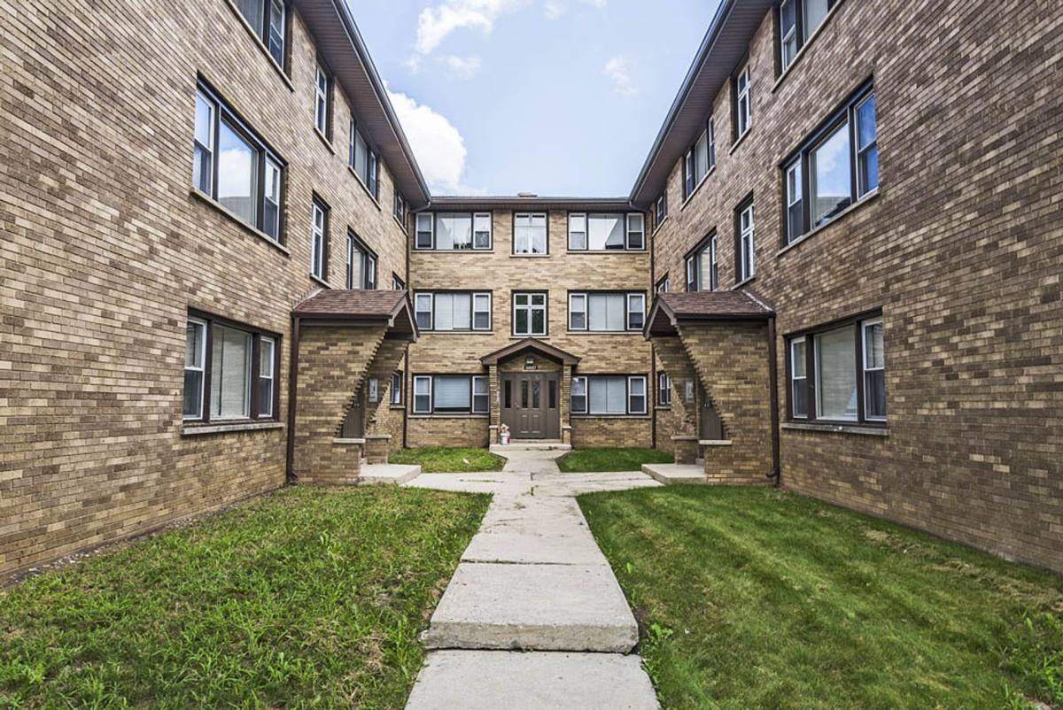 Apartment for rent at 14015-19 S Tracy Ave, Riverdale, IL 60827