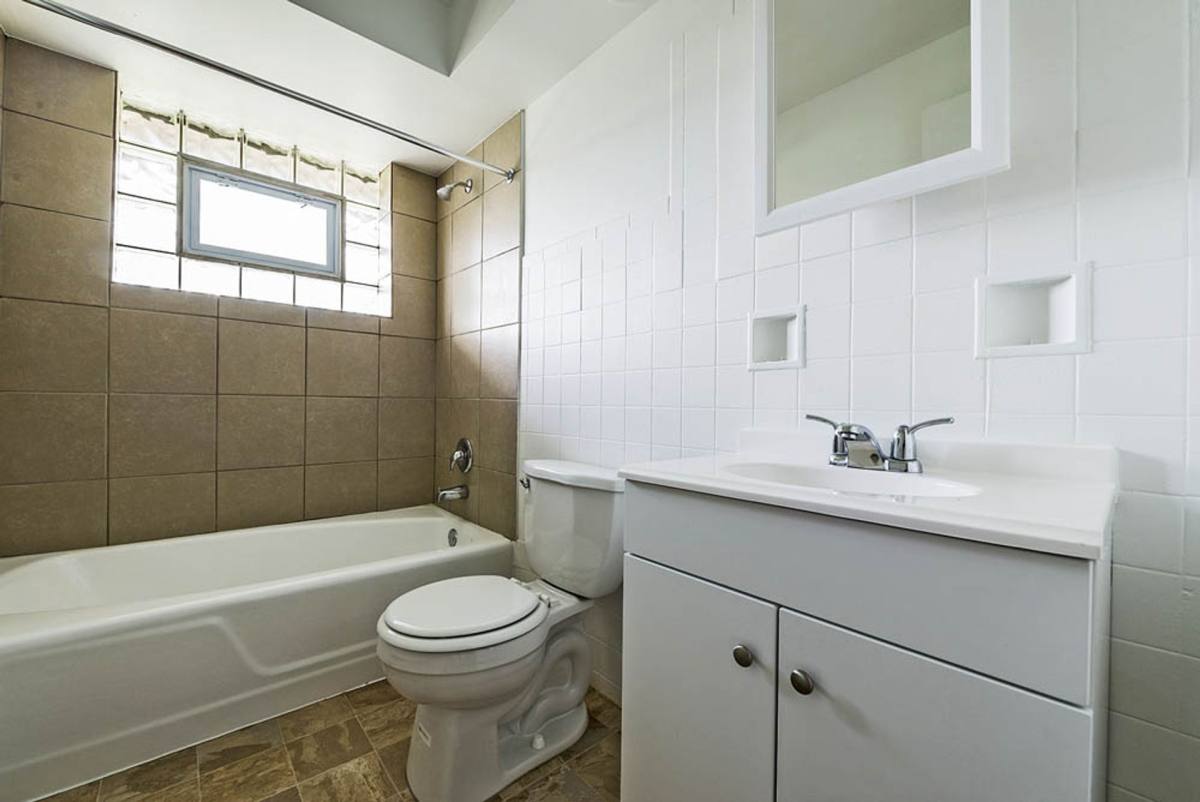 Apartment for rent at 14015-19 S Tracy Ave, Riverdale, IL 60827
