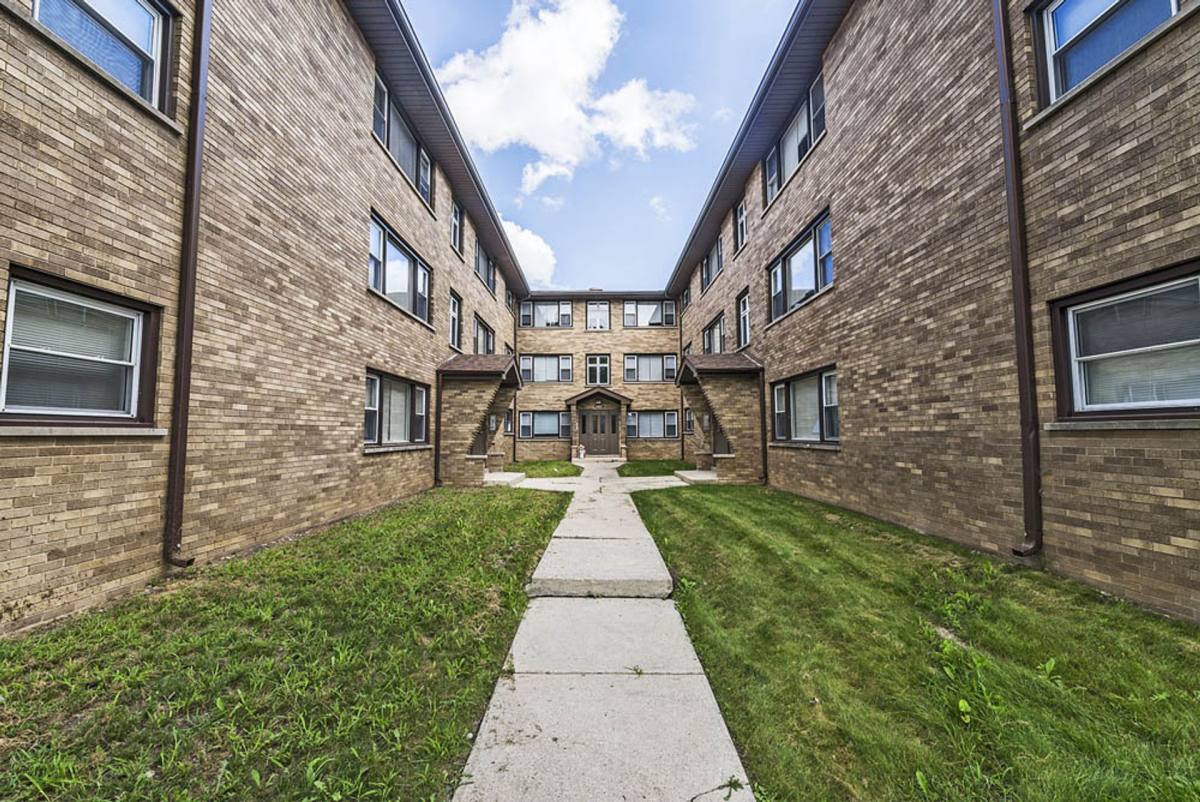 Apartment for rent at 14015-19 S Tracy Ave, Riverdale, IL 60827