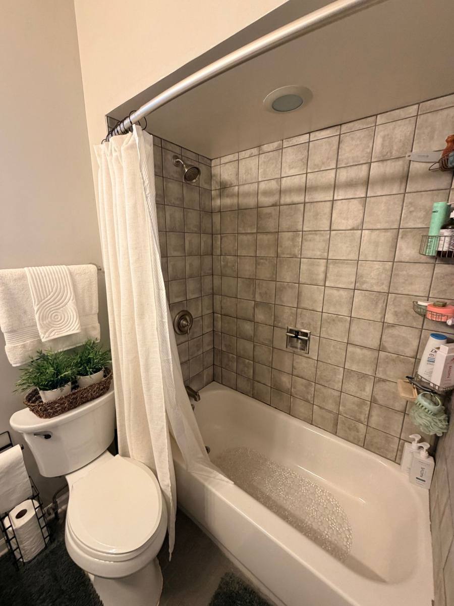 Apartment for rent at 4255-57 N Lockwood Ave, Chicago, IL 60641