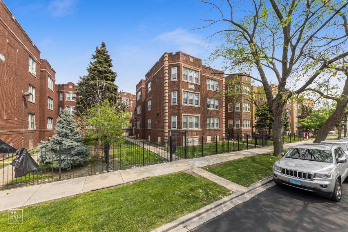 Apartment for rent at 1117 N Lawler Ave, Chicago, IL 60651