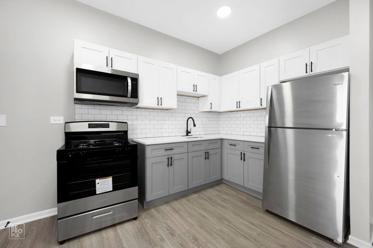 Apartment for rent at 8954 S Commercial Ave, Chicago, IL 60617