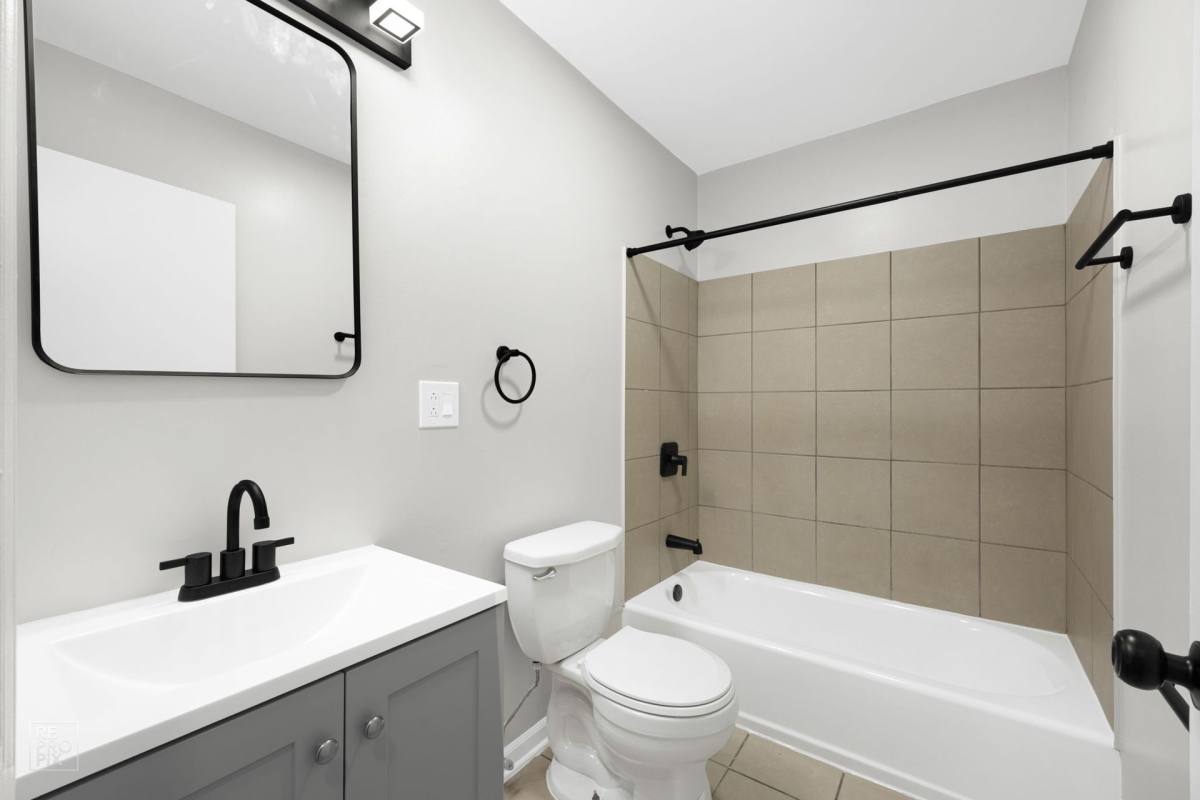 Apartment for rent at 8954 S Commercial Ave, Chicago, IL 60617
