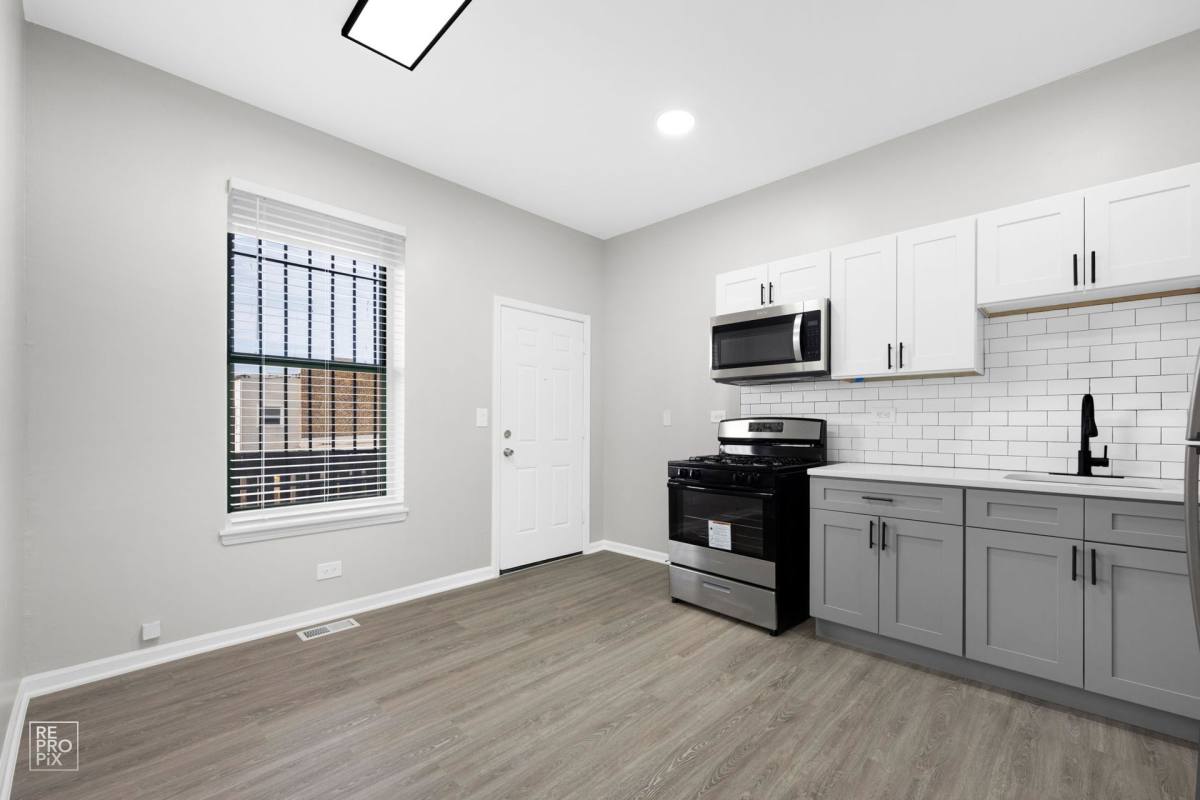 Apartment for rent at 8954 S Commercial Ave, Chicago, IL 60617