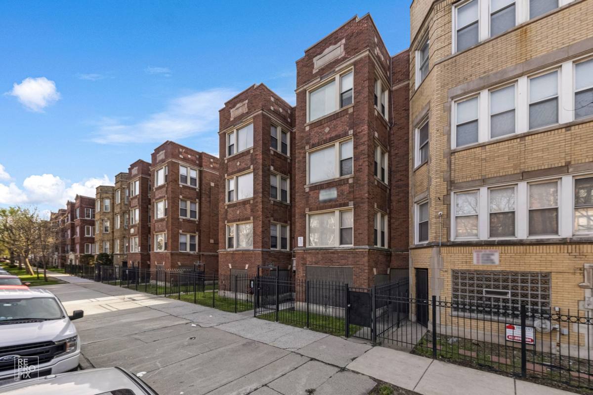 Apartment for rent at 7120 S E End, Chicago, IL 60649