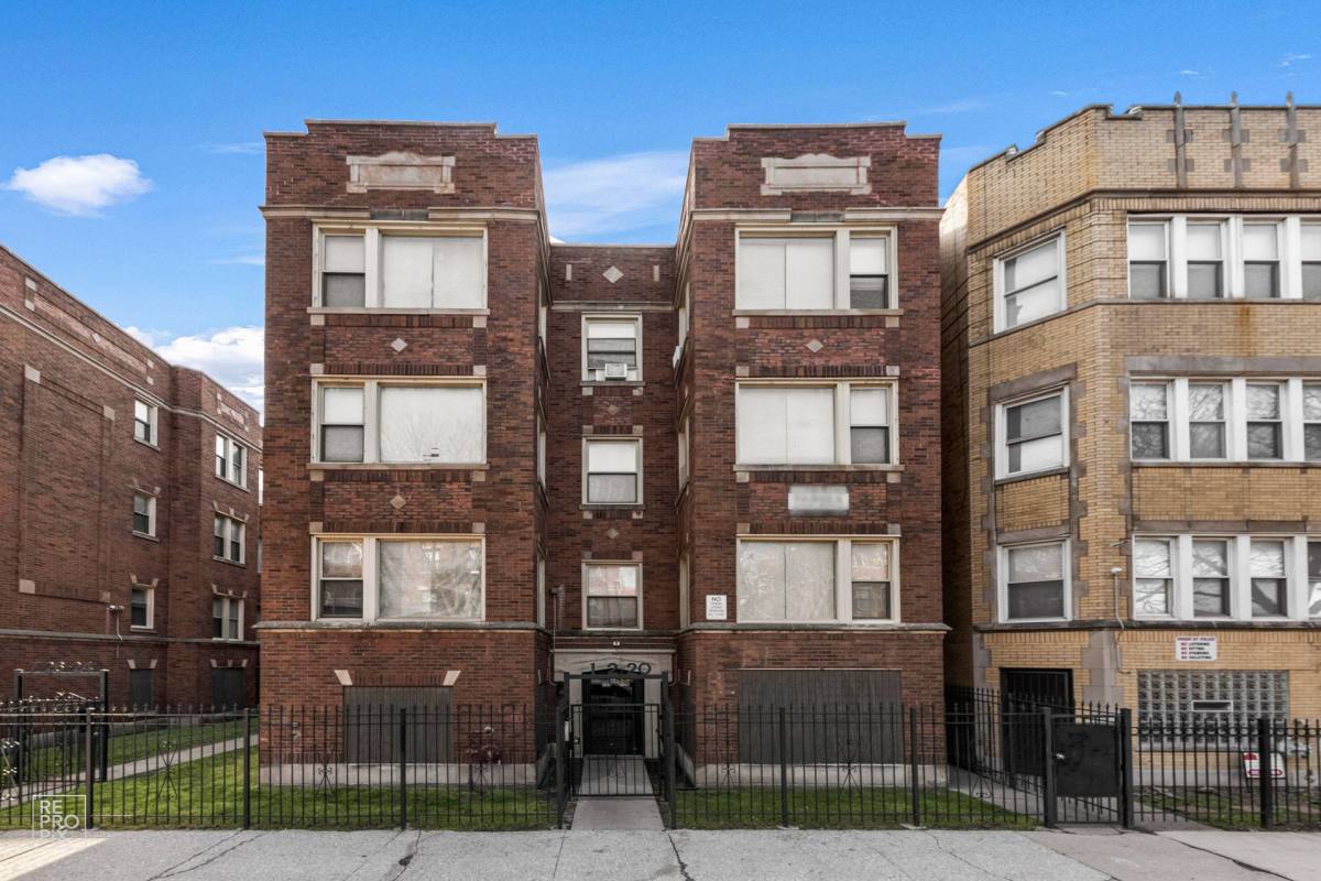 Apartment for rent at 7120 S E End, Chicago, IL 60649