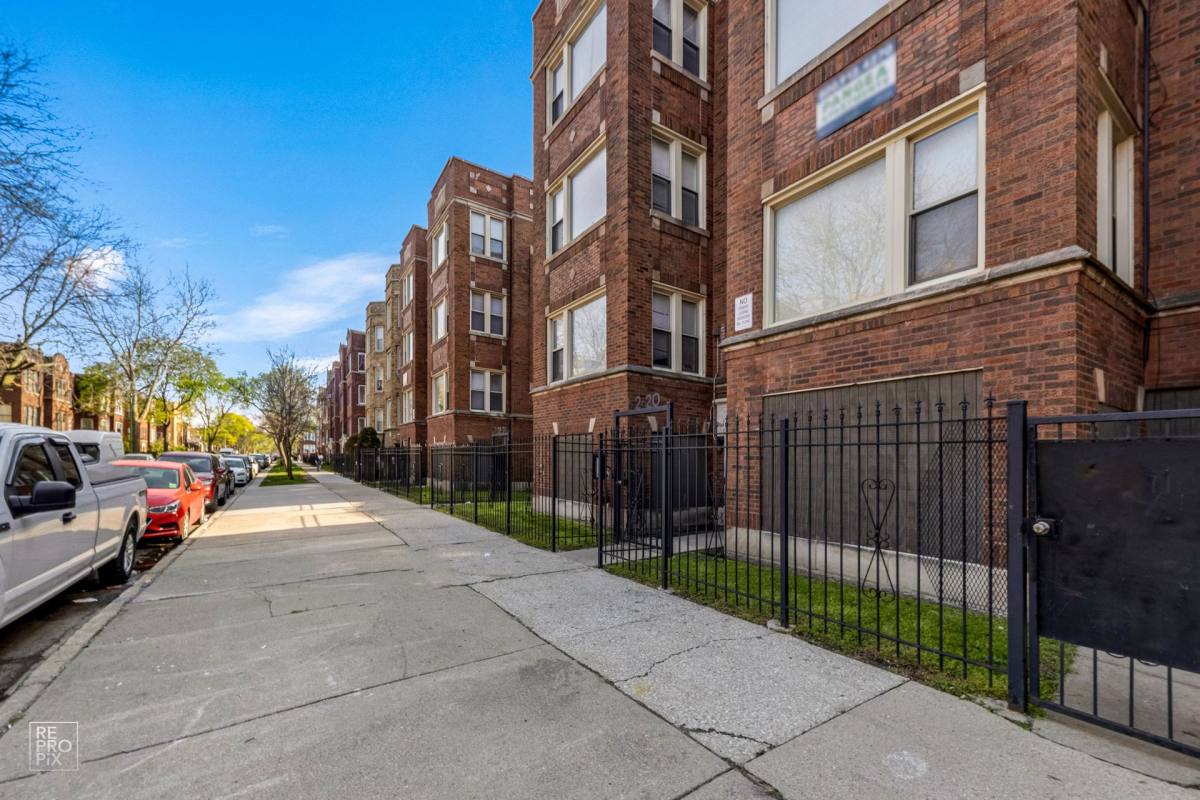 Apartment for rent at 7120 S E End, Chicago, IL 60649