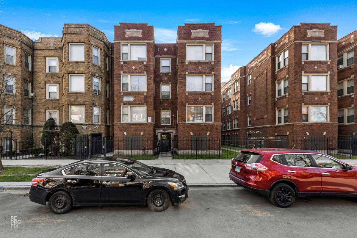 Apartment for rent at 7120 S E End, Chicago, IL 60649
