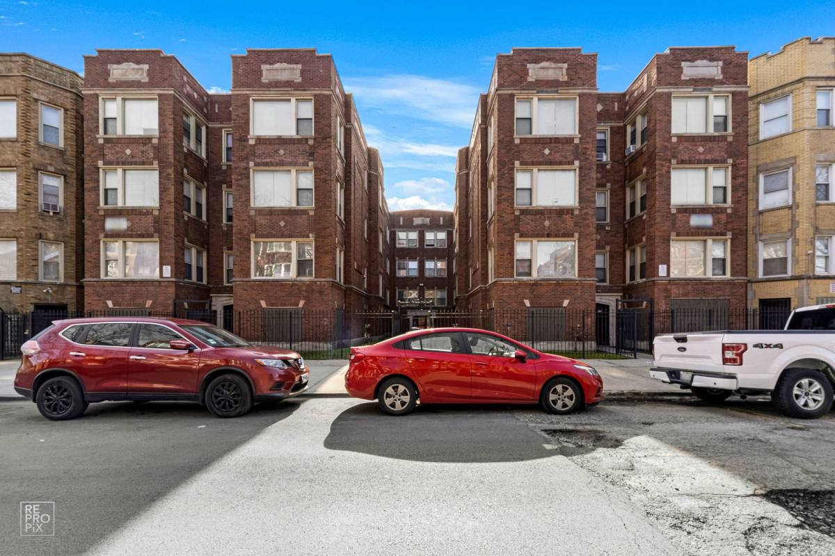 Apartment for rent at 7120 S E End, Chicago, IL 60649