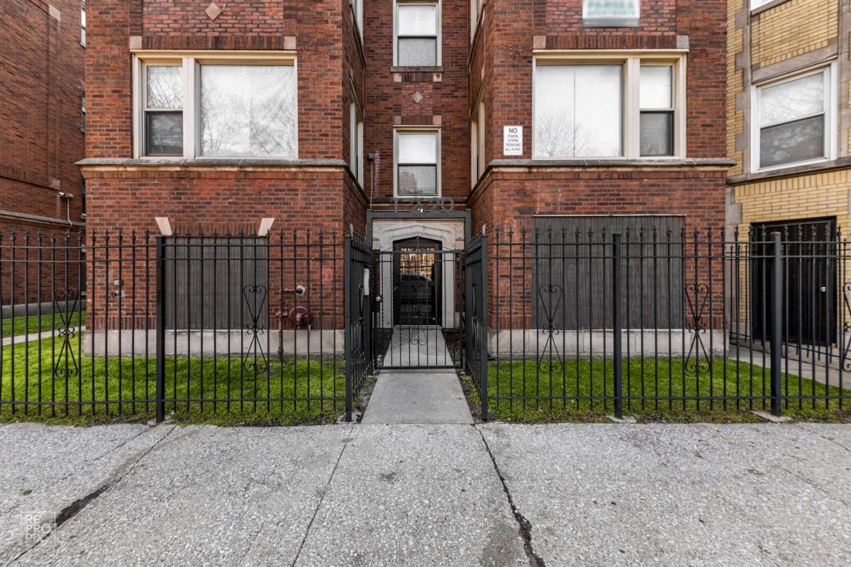 Apartment for rent at 7120 S E End, Chicago, IL 60649