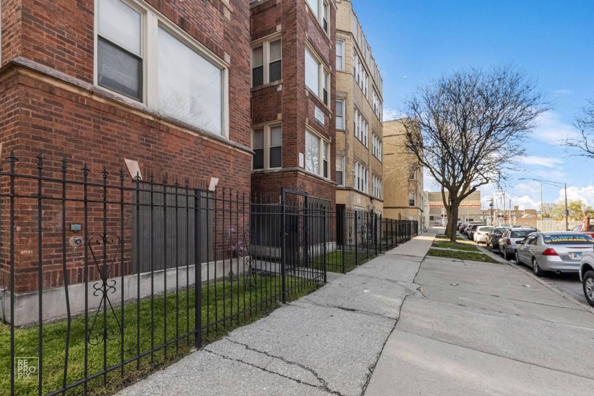 Apartment for rent at 7120 S E End, Chicago, IL 60649