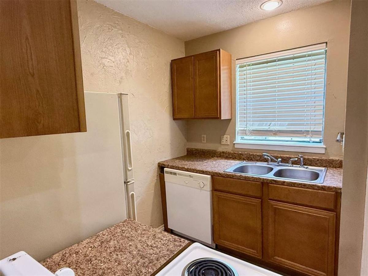 Townhouse for rent at 2329 Heatherfield Lane, Norman, OK 73071