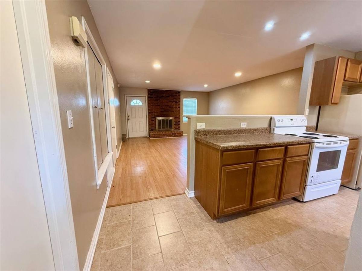 Townhouse for rent at 2329 Heatherfield Lane, Norman, OK 73071