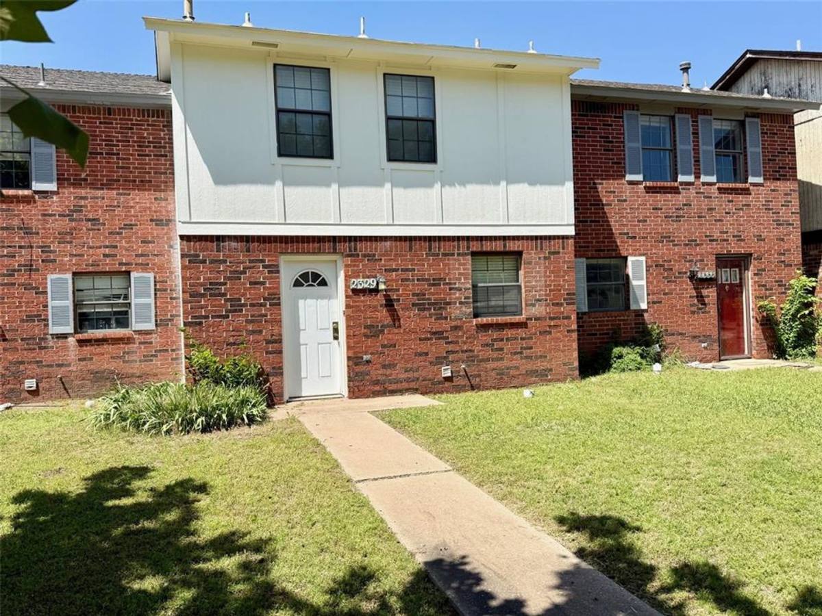 Townhouse for rent at 2329 Heatherfield Lane, Norman, OK 73071