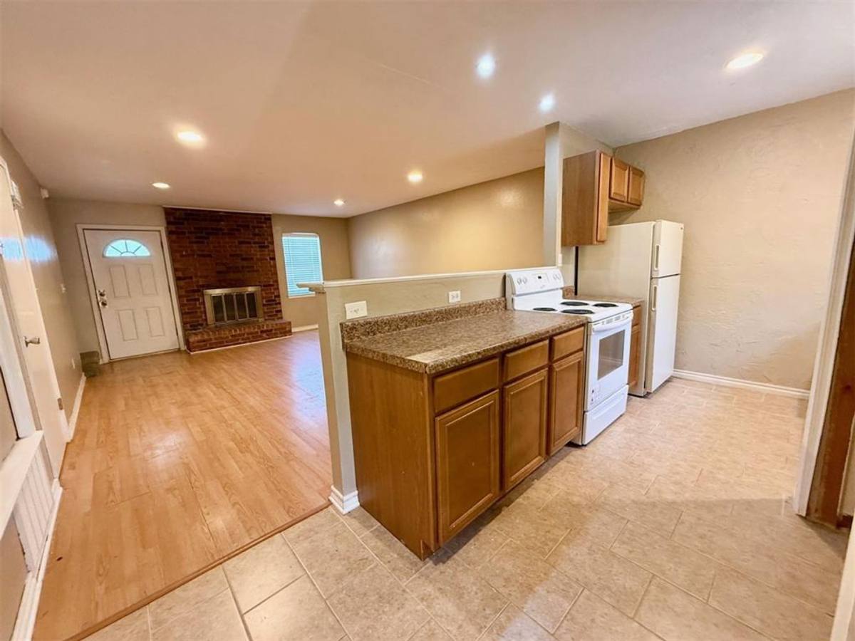 Townhouse for rent at 2329 Heatherfield Lane, Norman, OK 73071