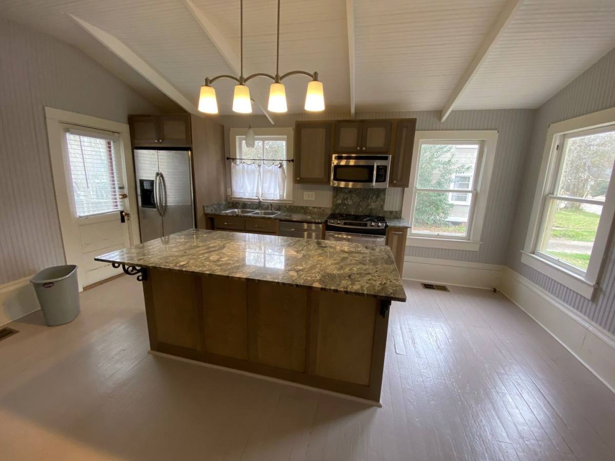 Apartment for rent at 215 Versailles Blvd, Lafayette, LA 70501