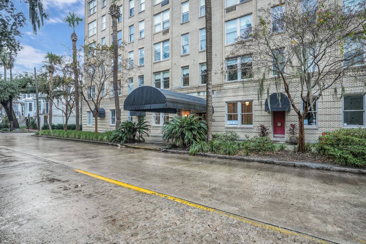 Condo for rent at 106 W Gwinnett St, Savannah, GA 31401