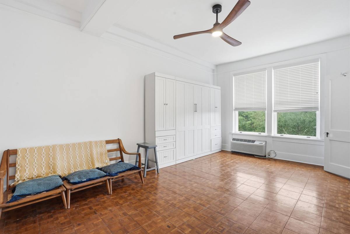 Condo for rent at 106 W Gwinnett St, Savannah, GA 31401