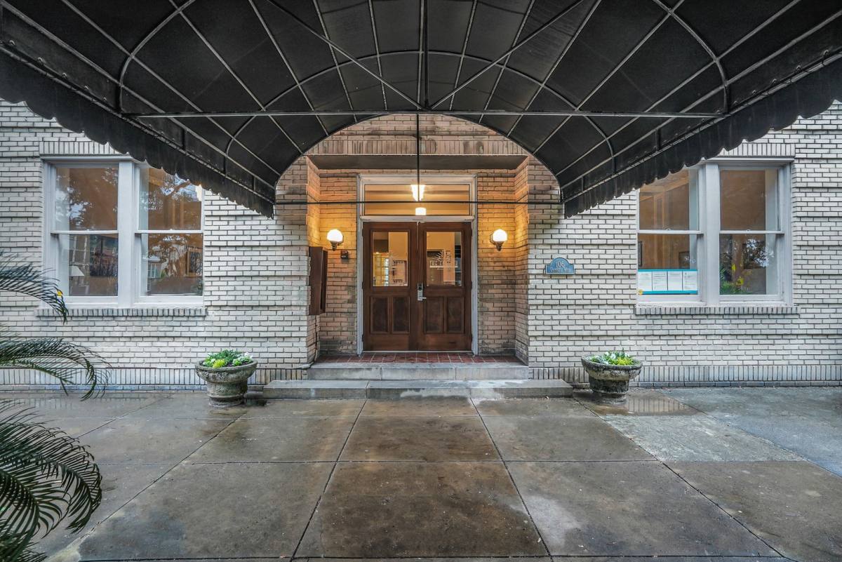 Condo for rent at 106 W Gwinnett St, Savannah, GA 31401