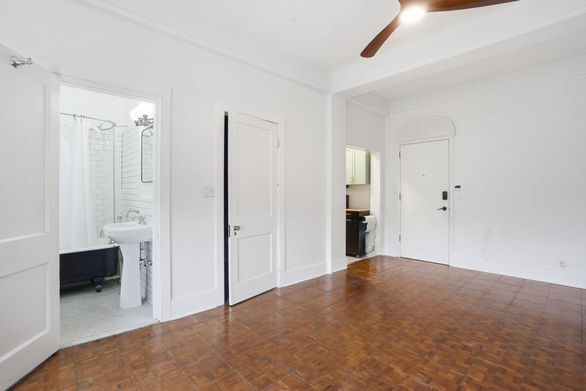 Condo for rent at 106 W Gwinnett St, Savannah, GA 31401