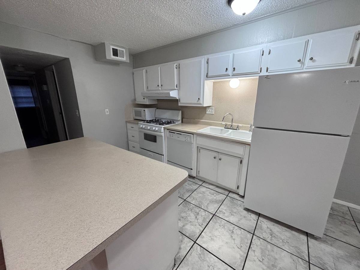 Apartment for rent at 320 E Edwards St, Edmond, OK 73034