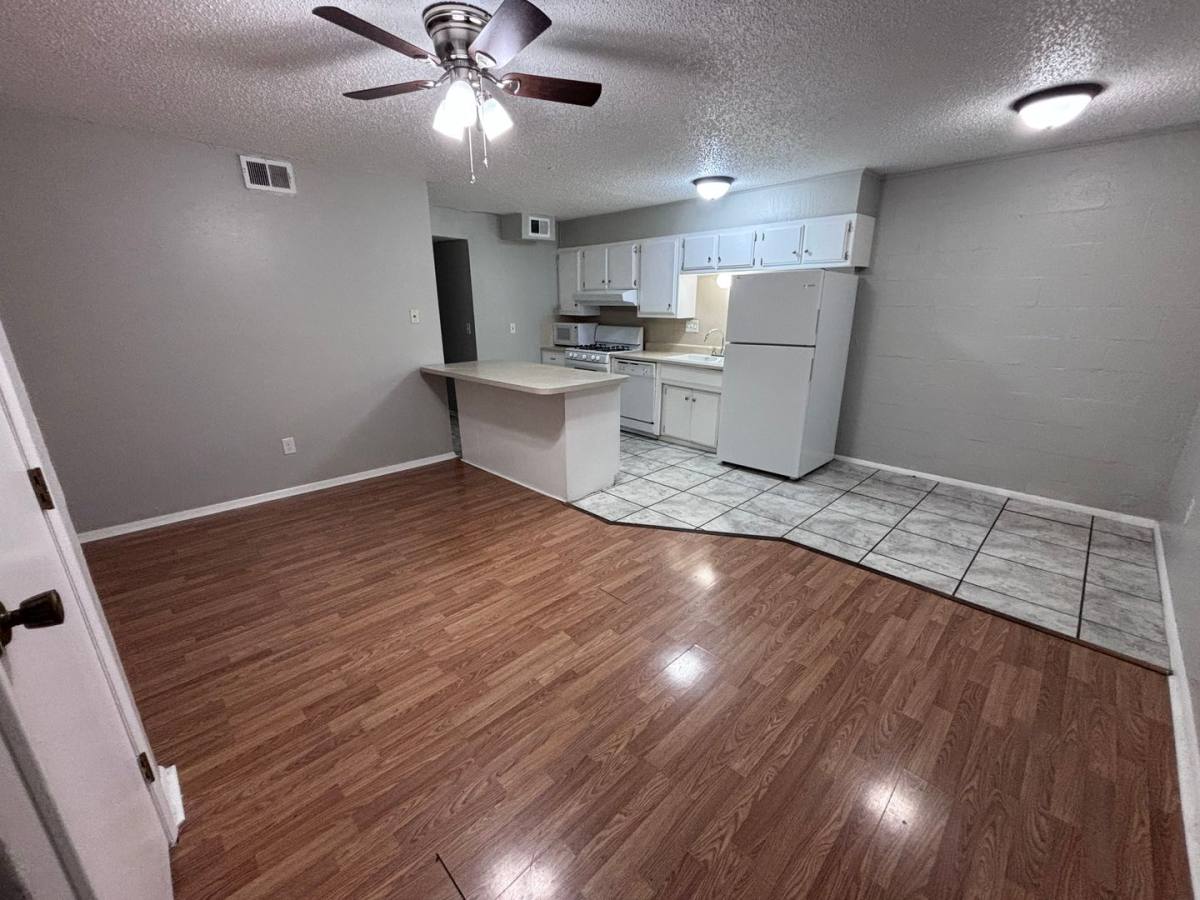 Apartment for rent at 320 E Edwards St, Edmond, OK 73034