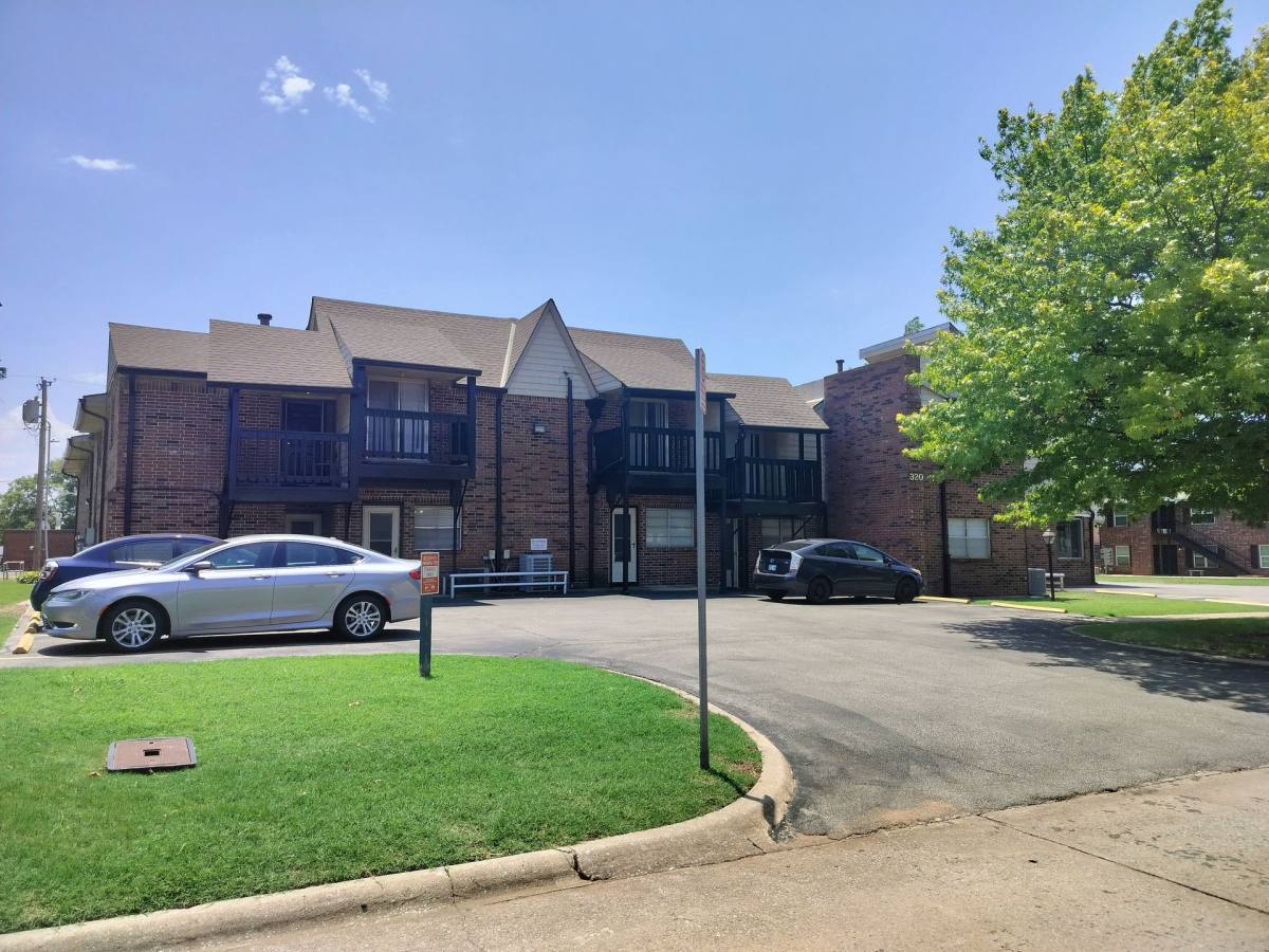 Apartment for rent at 320 E Edwards St, Edmond, OK 73034
