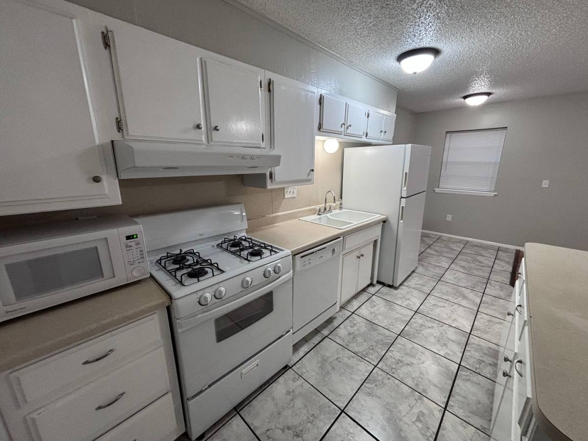 Apartment for rent at 320 E Edwards St, Edmond, OK 73034
