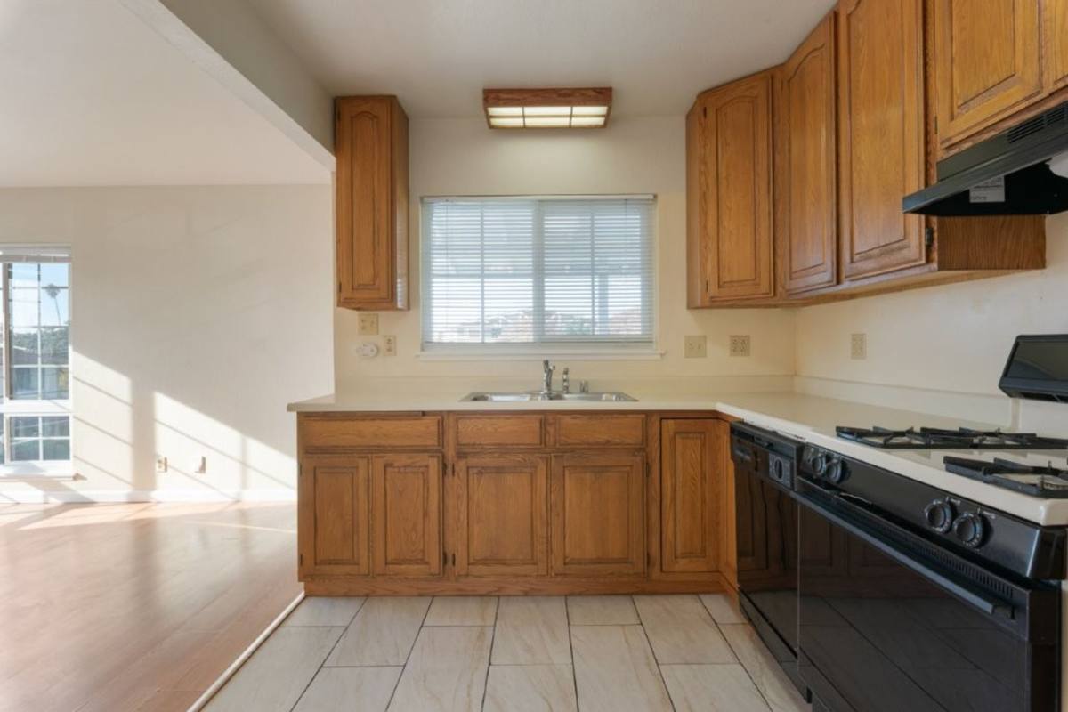 Apartment for rent at 16520 - 16526 Los Banos St, San Leandro, CA 94578