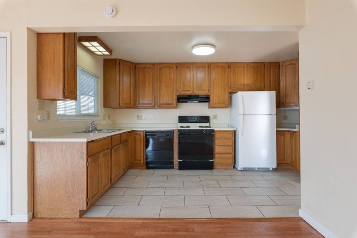 Apartment for rent at 16520 - 16526 Los Banos St, San Leandro, CA 94578