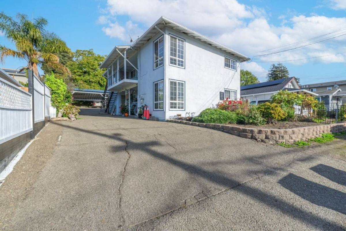 Apartment for rent at 16520 - 16526 Los Banos St, San Leandro, CA 94578