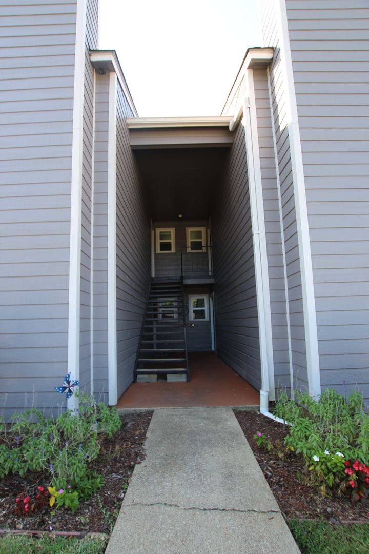 Apartment for rent at 410 W Heritage Dr, Tyler, TX 75703