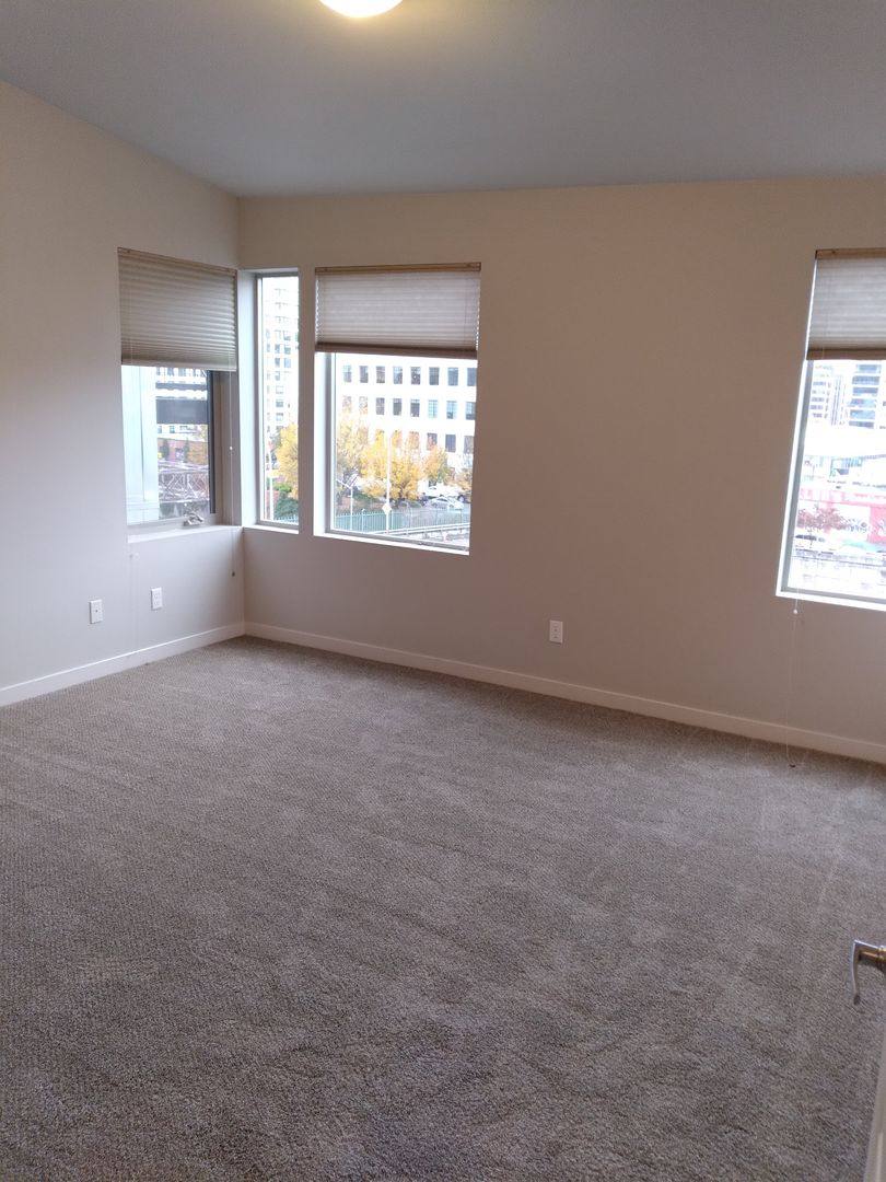 Townhouse for rent at 1607 NW Davis St, Portland, OR 97209