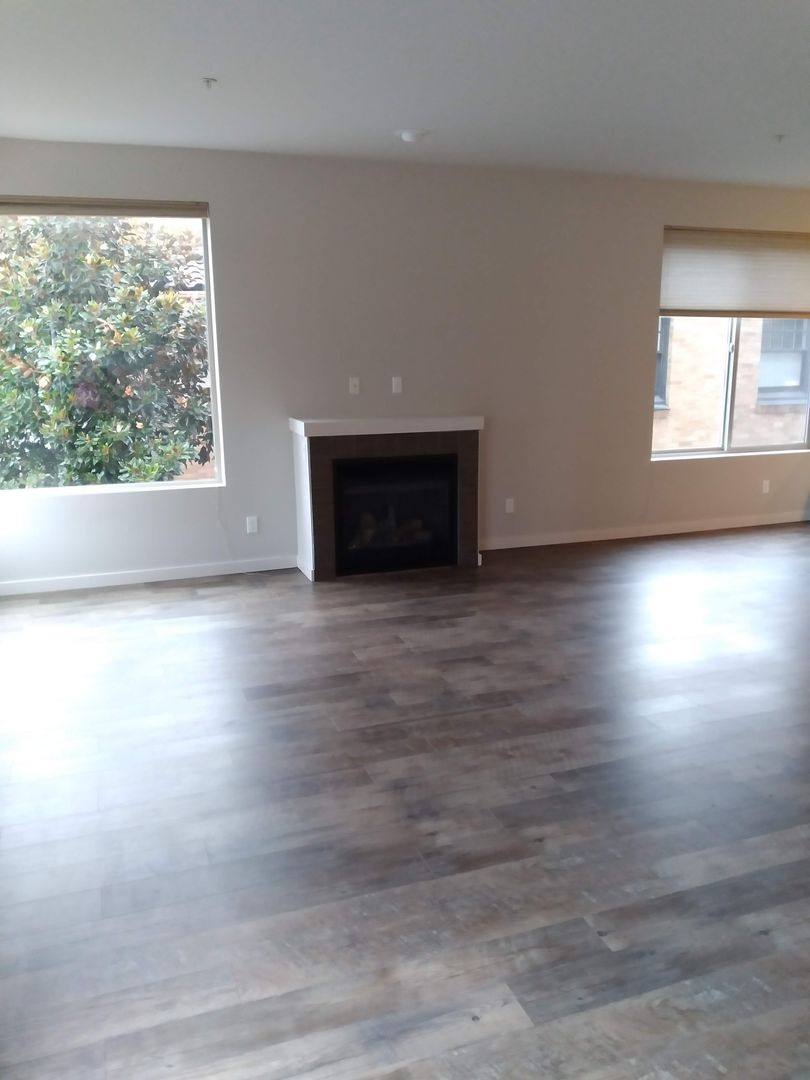 Townhouse for rent at 1607 NW Davis St, Portland, OR 97209