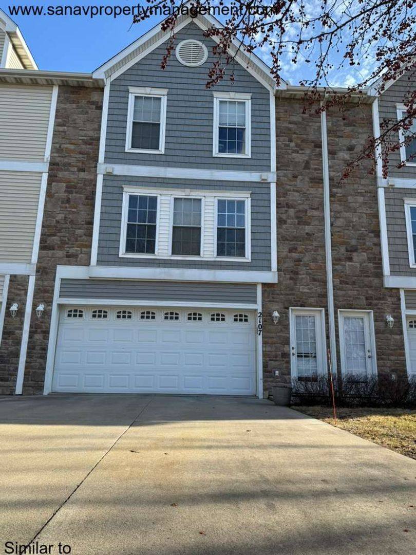 Townhouse for rent at 8302 Westown Parkway, West Des Moines, IA 50266