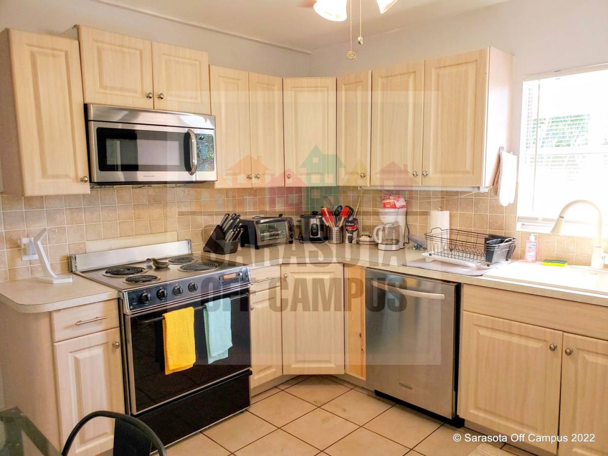 Apartment for rent at 1078 40th St, Sarasota, FL 34234