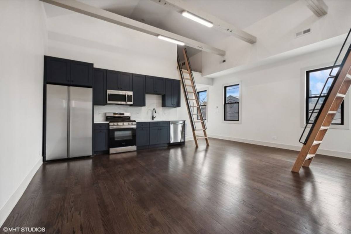 Apartment for rent at 1114 W Grand Ave, Chicago, IL 60642