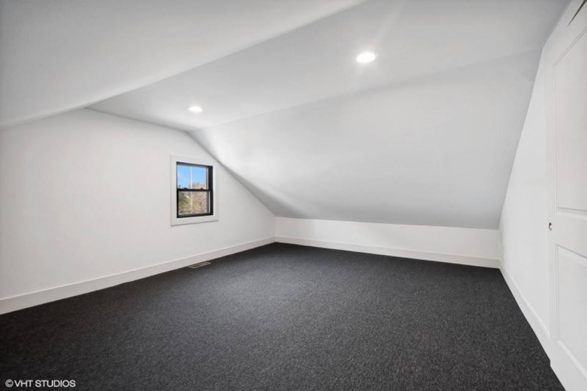 Apartment for rent at 1114 W Grand Ave, Chicago, IL 60642