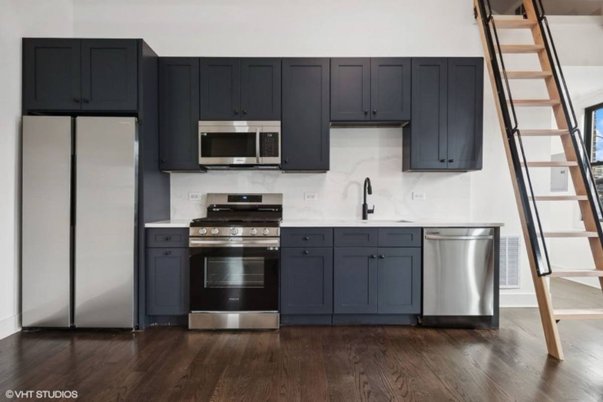 Apartment for rent at 1114 W Grand Ave, Chicago, IL 60642