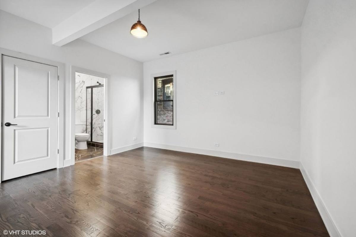 Apartment for rent at 1114 W Grand Ave, Chicago, IL 60642